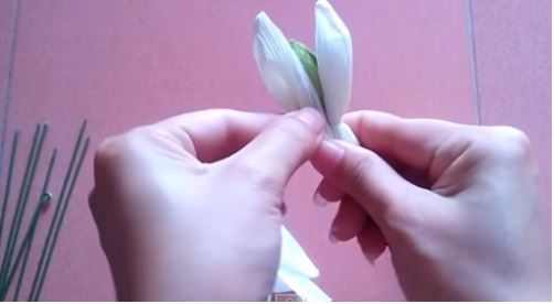 hướng dẫn cách làm hoa mộc lan bằng giấy nhúncách làm hoa mộc lan bằng giấy nhún