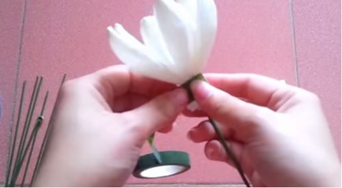 chi tiết cách làm hoa mộc lan bằng giấy nhún