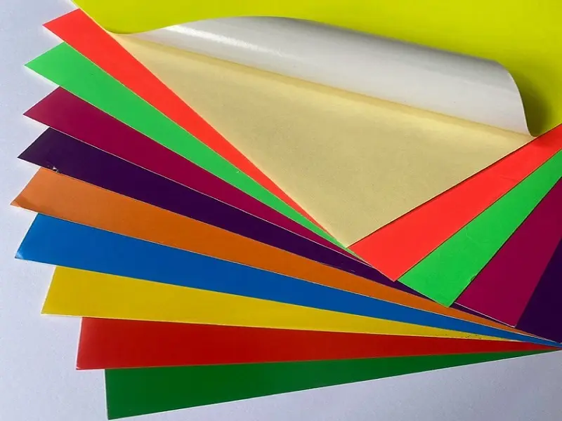 Ứng dụng của giấy decal trong đời sống và sản xuất